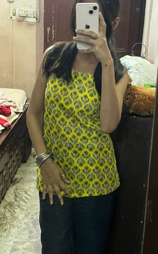 Light green sleeve less kurta